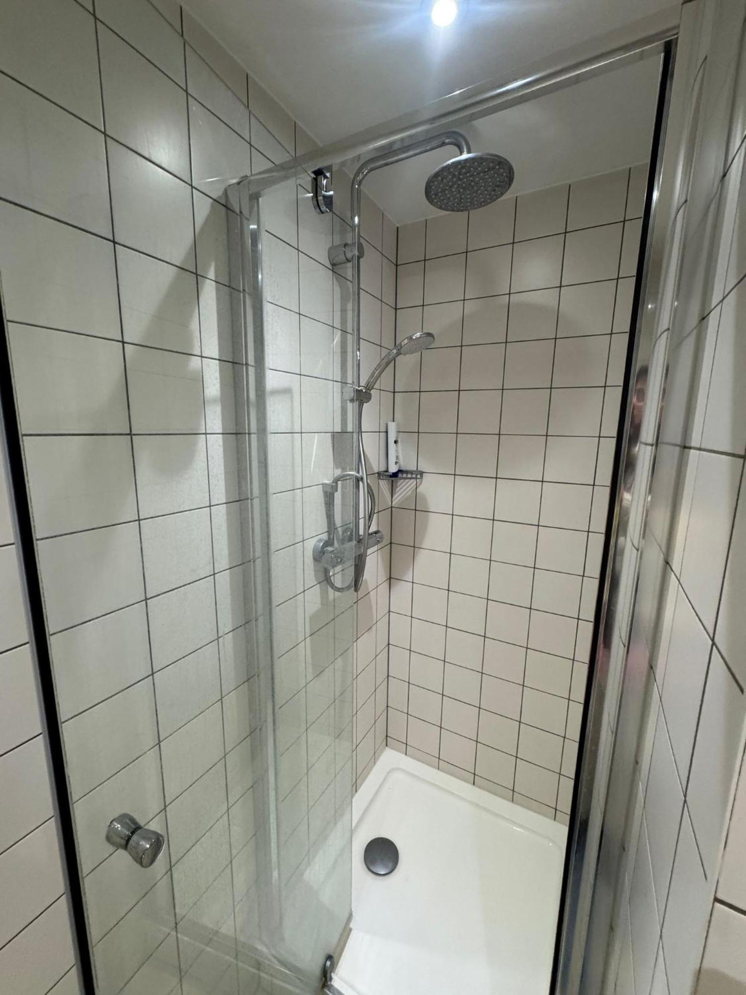Studio In Harrow -R Экстерьер фото